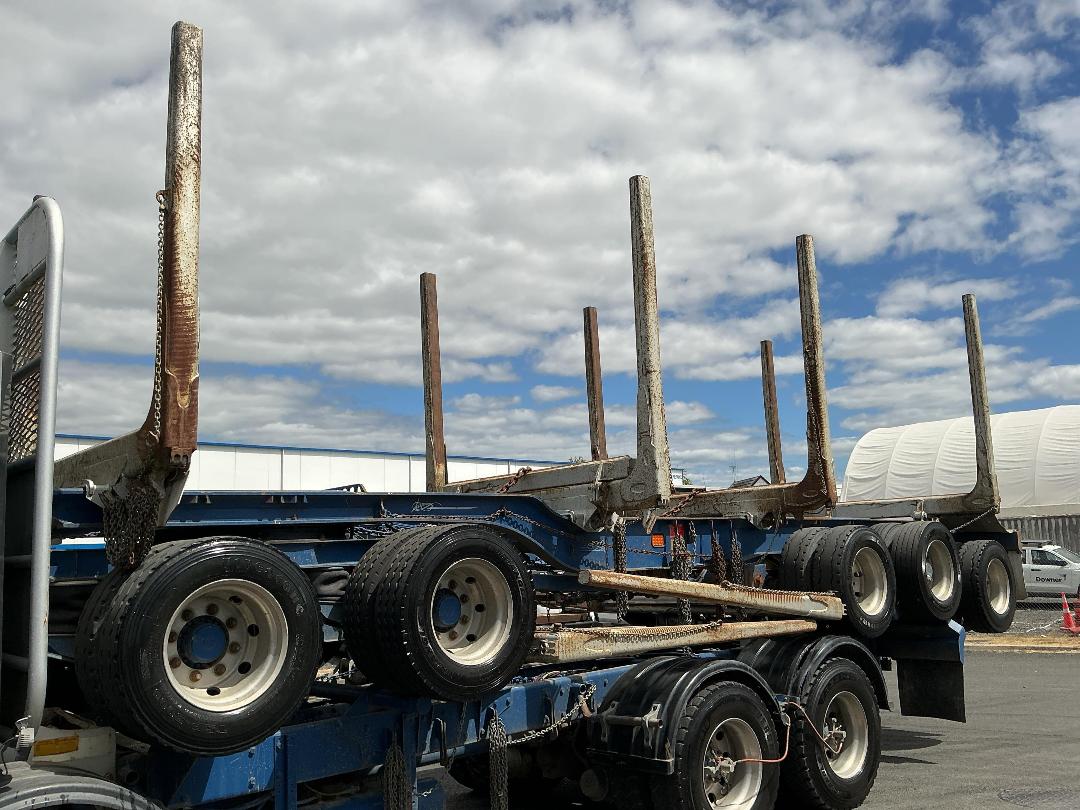 Photo '4' of PATCHELL 4SH MB Logger Trailer Full