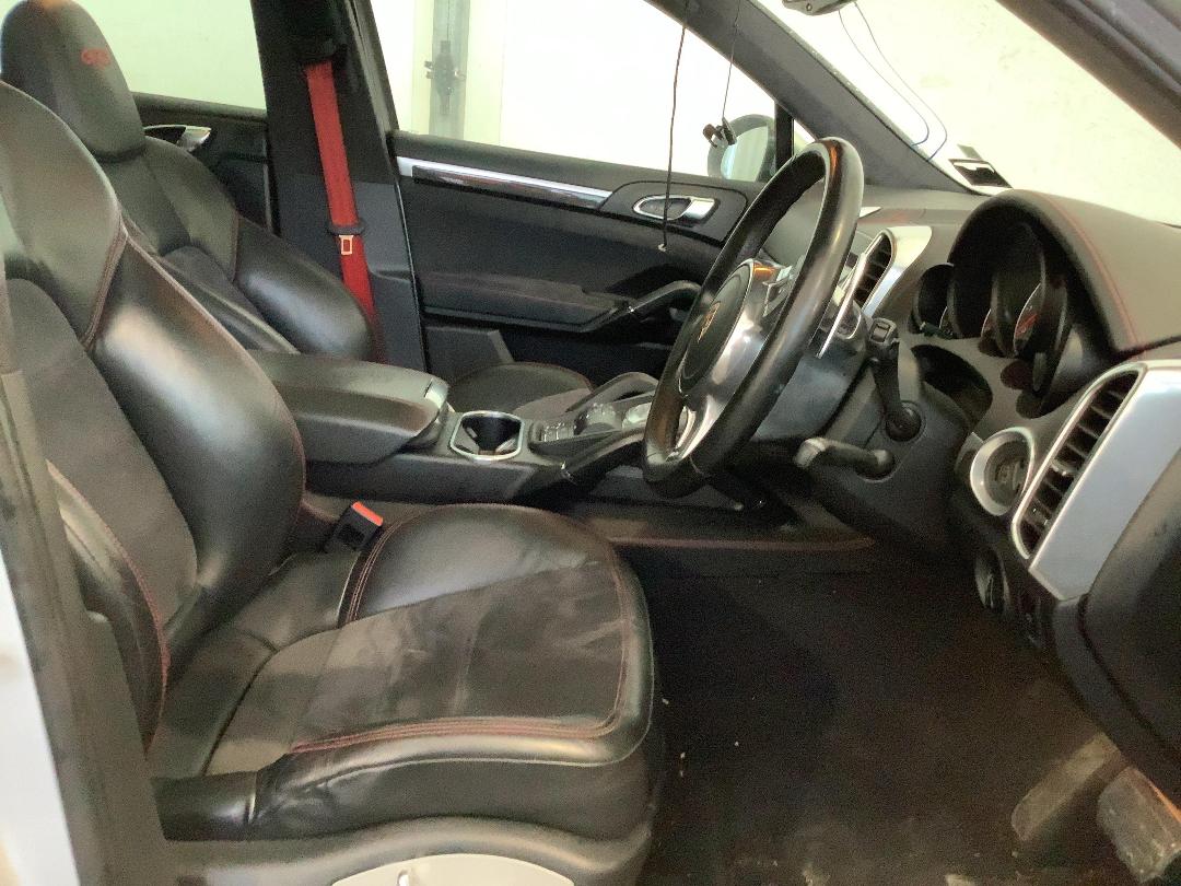 Photo '9' of Porsche Cayenne Photo '9' of Porsche Cayenne