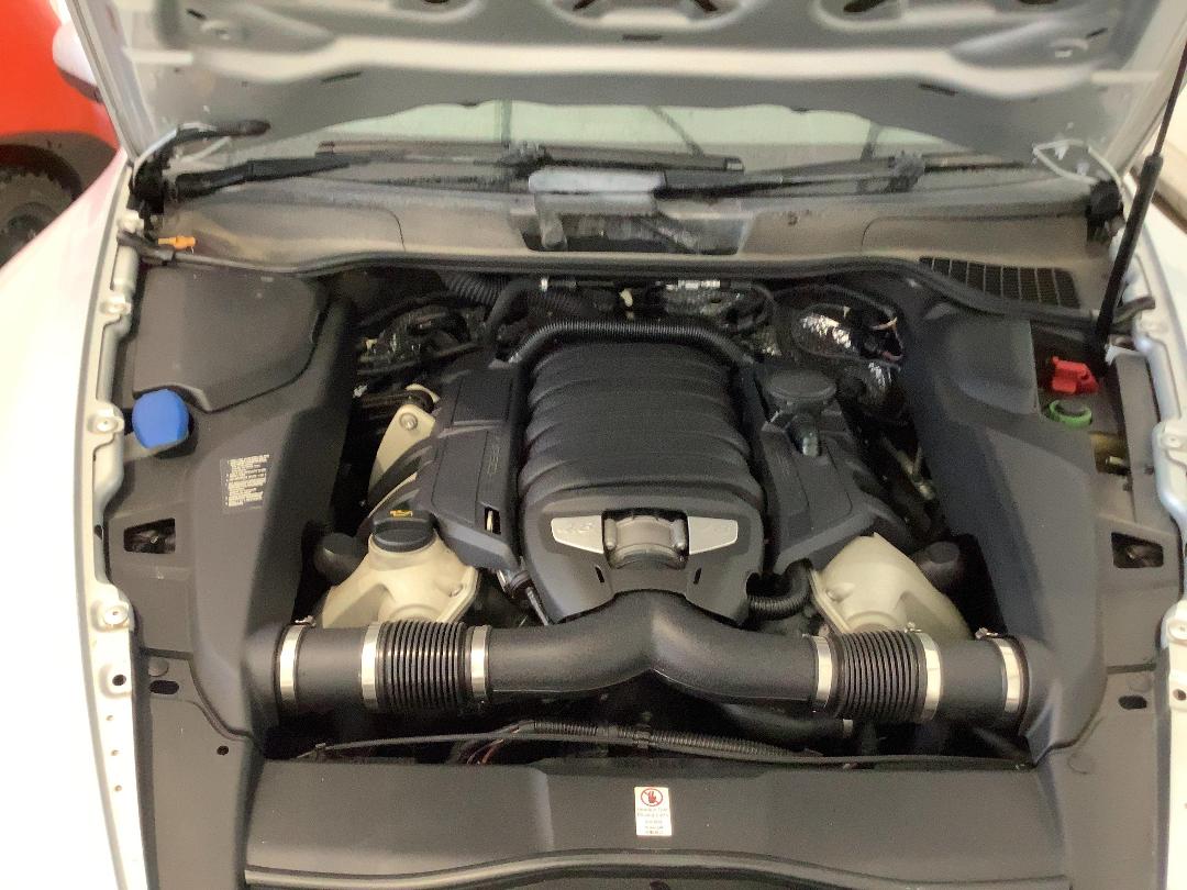 Photo '10' of Porsche Cayenne Photo '10' of Porsche Cayenne