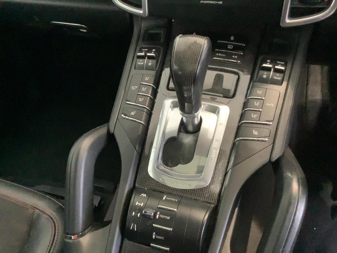 Photo '16' of Porsche Cayenne Photo '16' of Porsche Cayenne