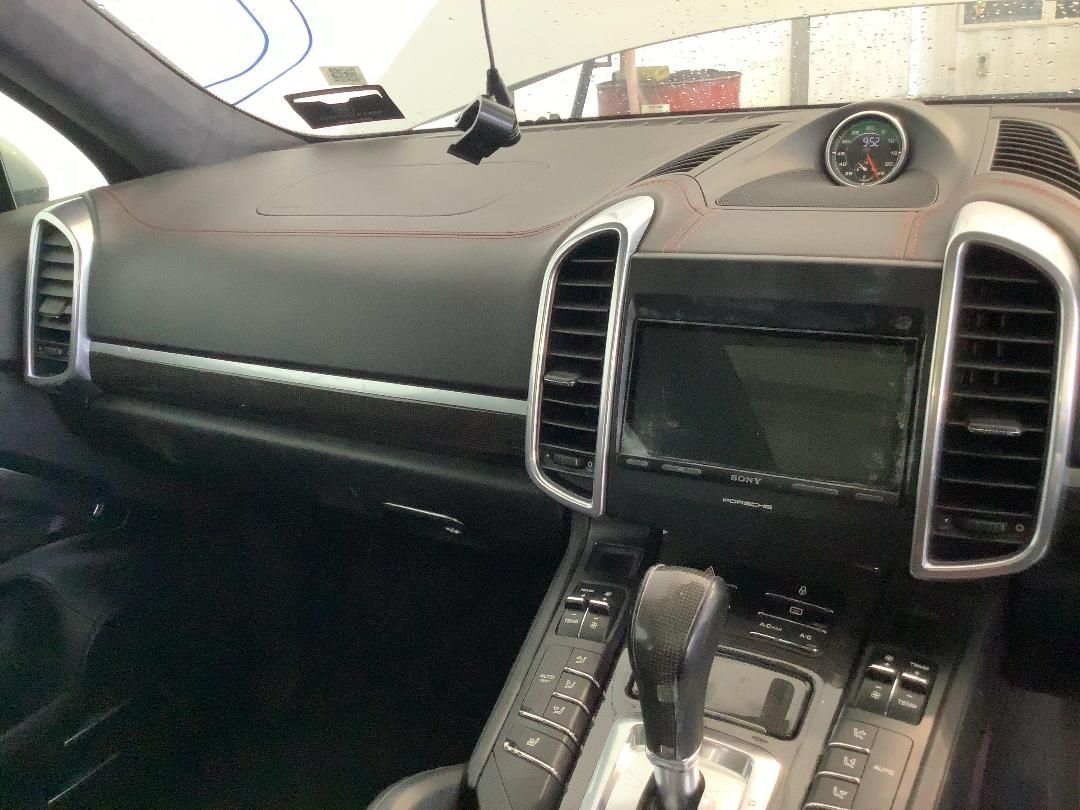 Photo '17' of Porsche Cayenne Photo '17' of Porsche Cayenne