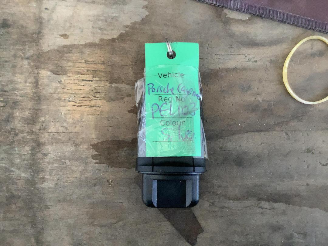 Photo '18' of Porsche Cayenne Photo '18' of Porsche Cayenne