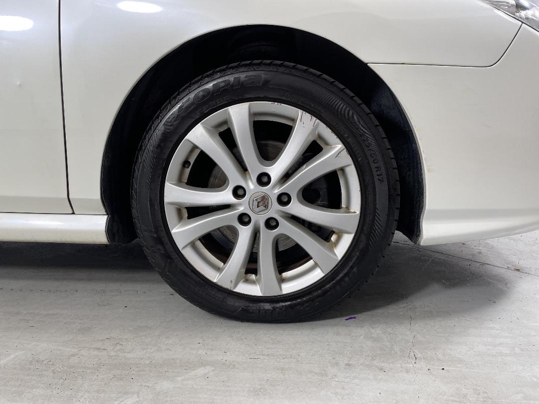 Photo '9' of Renault Latitude Photo '9' of Renault Latitude