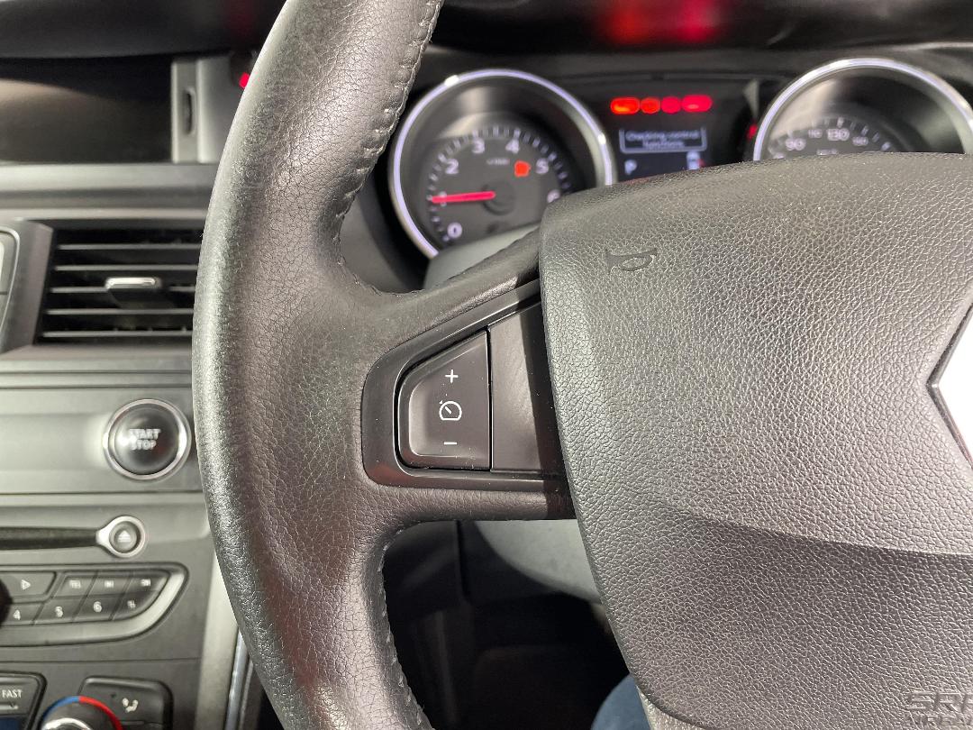 Photo '28' of Renault Latitude Photo '28' of Renault Latitude