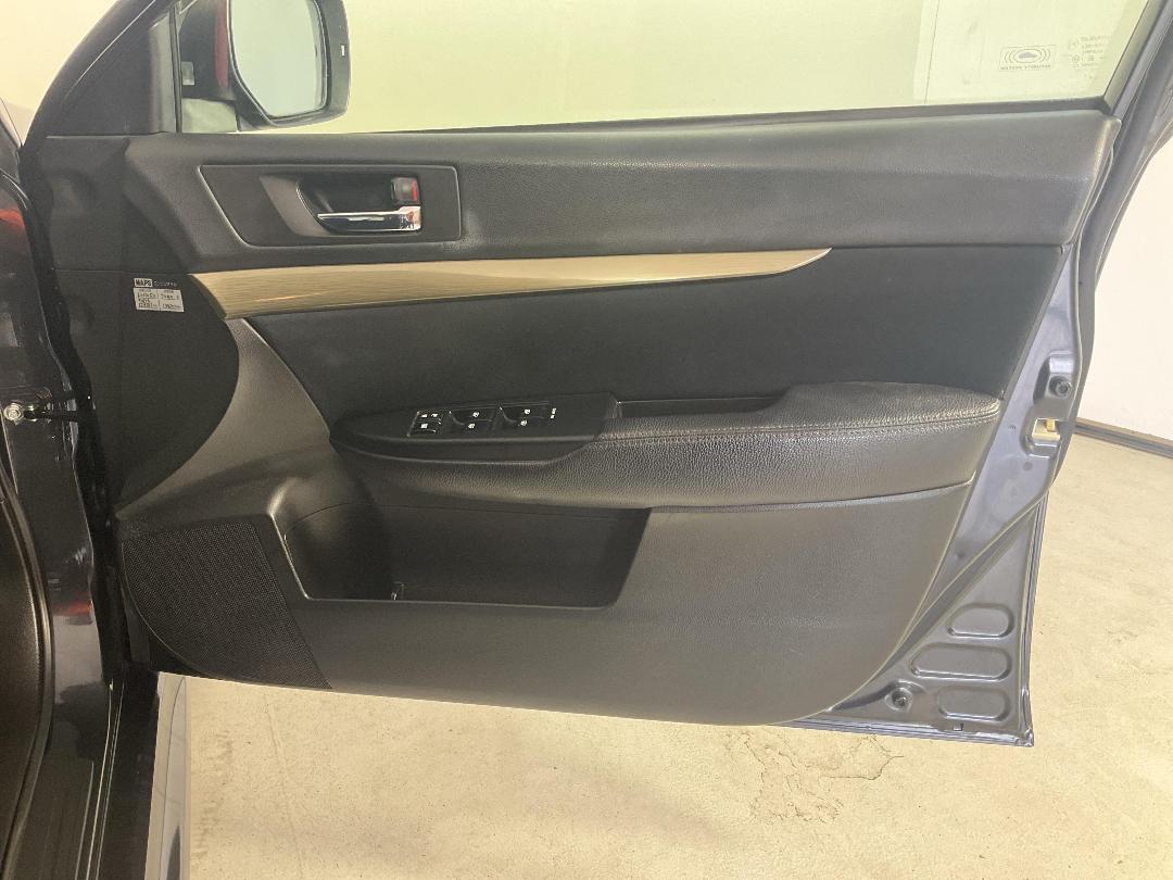 Photo '15' of Subaru Legacy