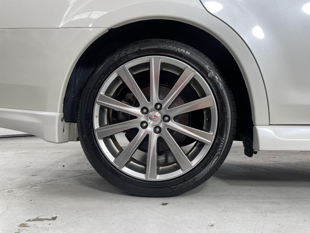 Photo '12' of Subaru Legacy