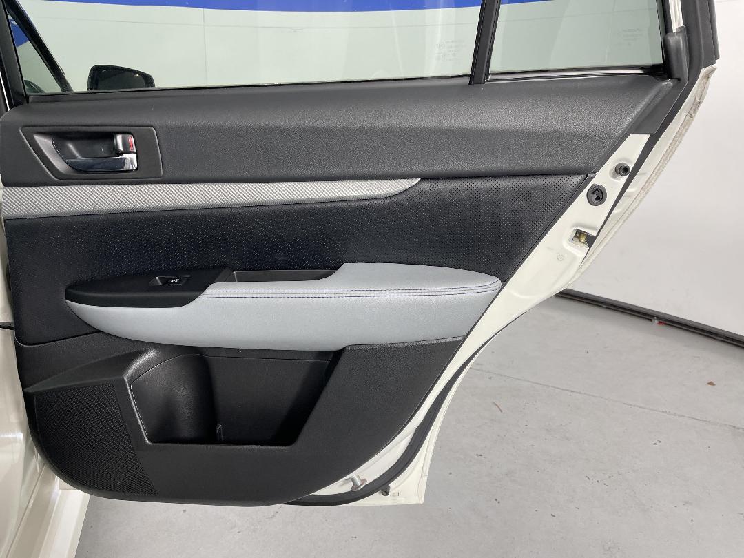 Photo '19' of Subaru Legacy