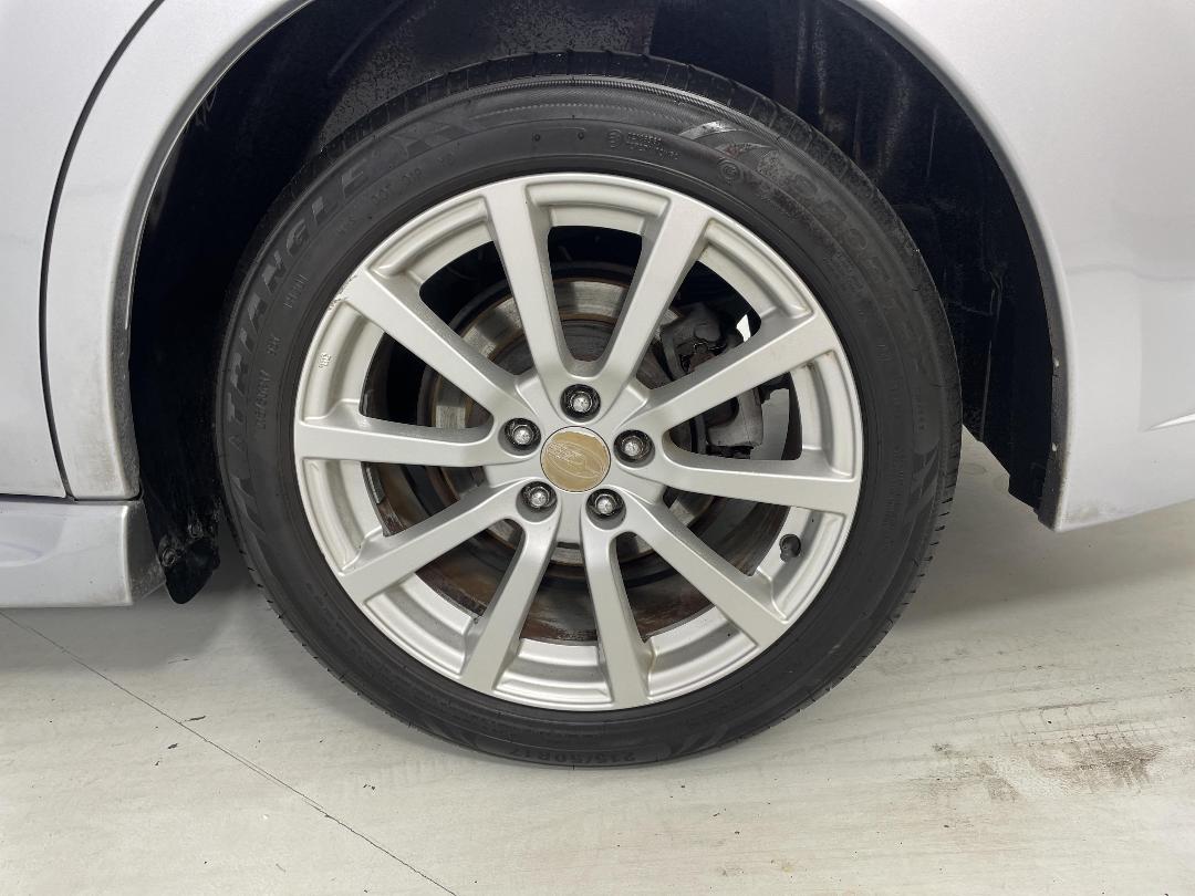 Photo '11' of Subaru Legacy