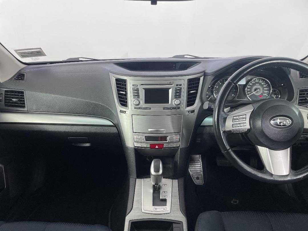 Photo '17' of Subaru Legacy