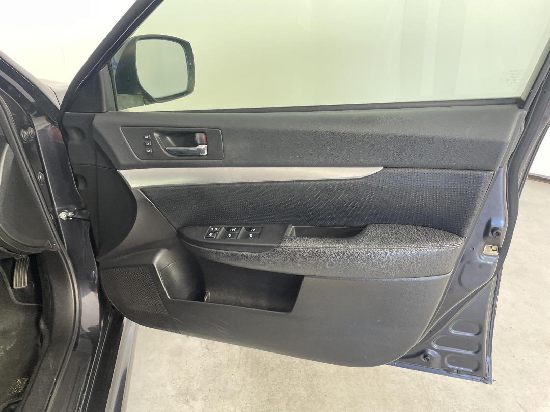 Photo '15' of Subaru Legacy