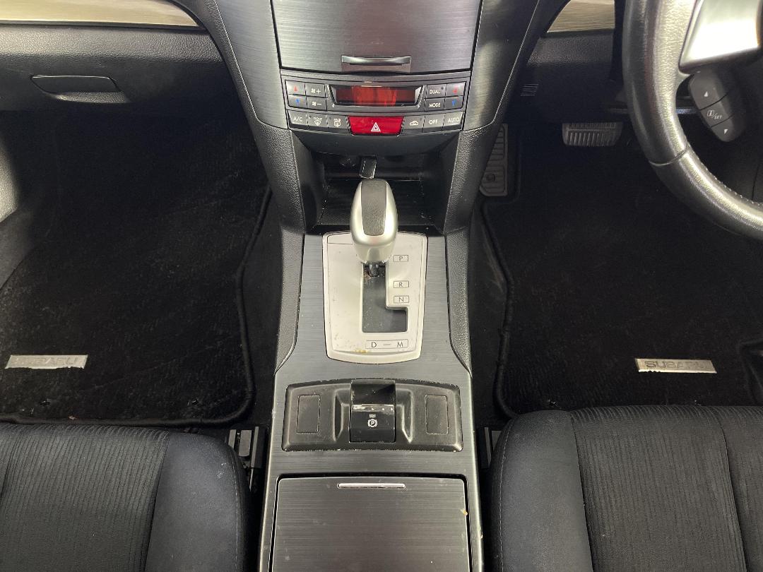 Photo '18' of Subaru Legacy