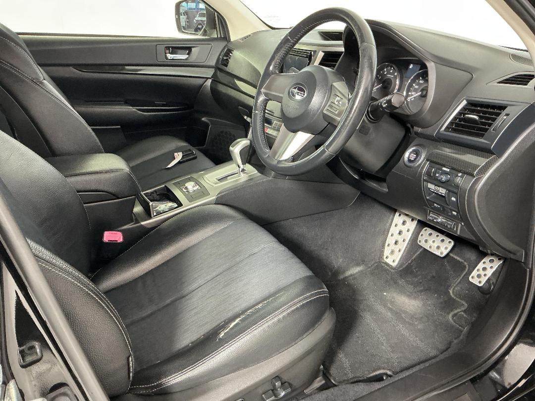 Photo '16' of Subaru Legacy