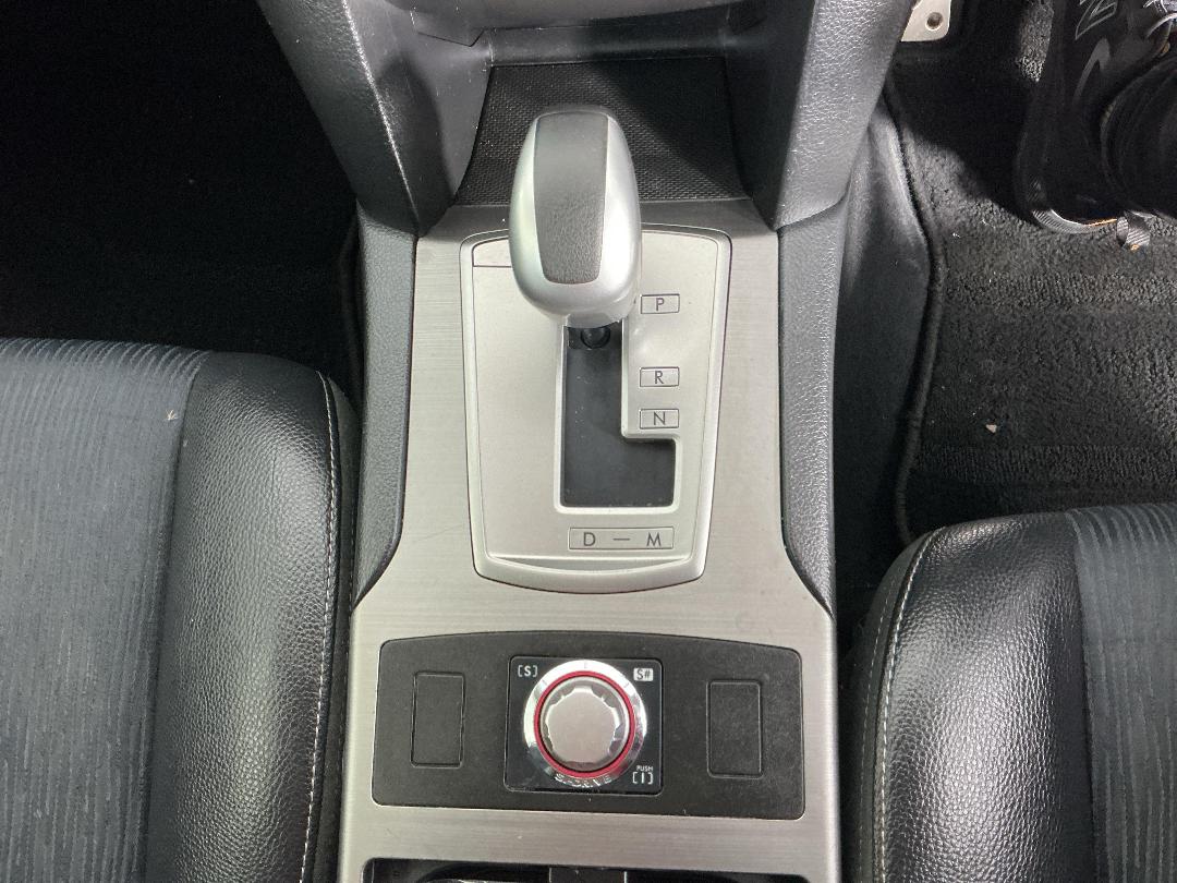 Photo '23' of Subaru Legacy