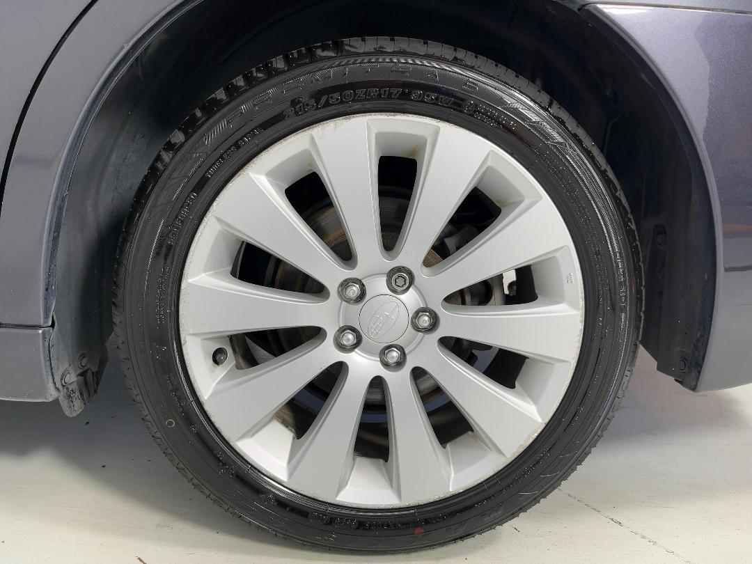 Photo '11' of Subaru Legacy