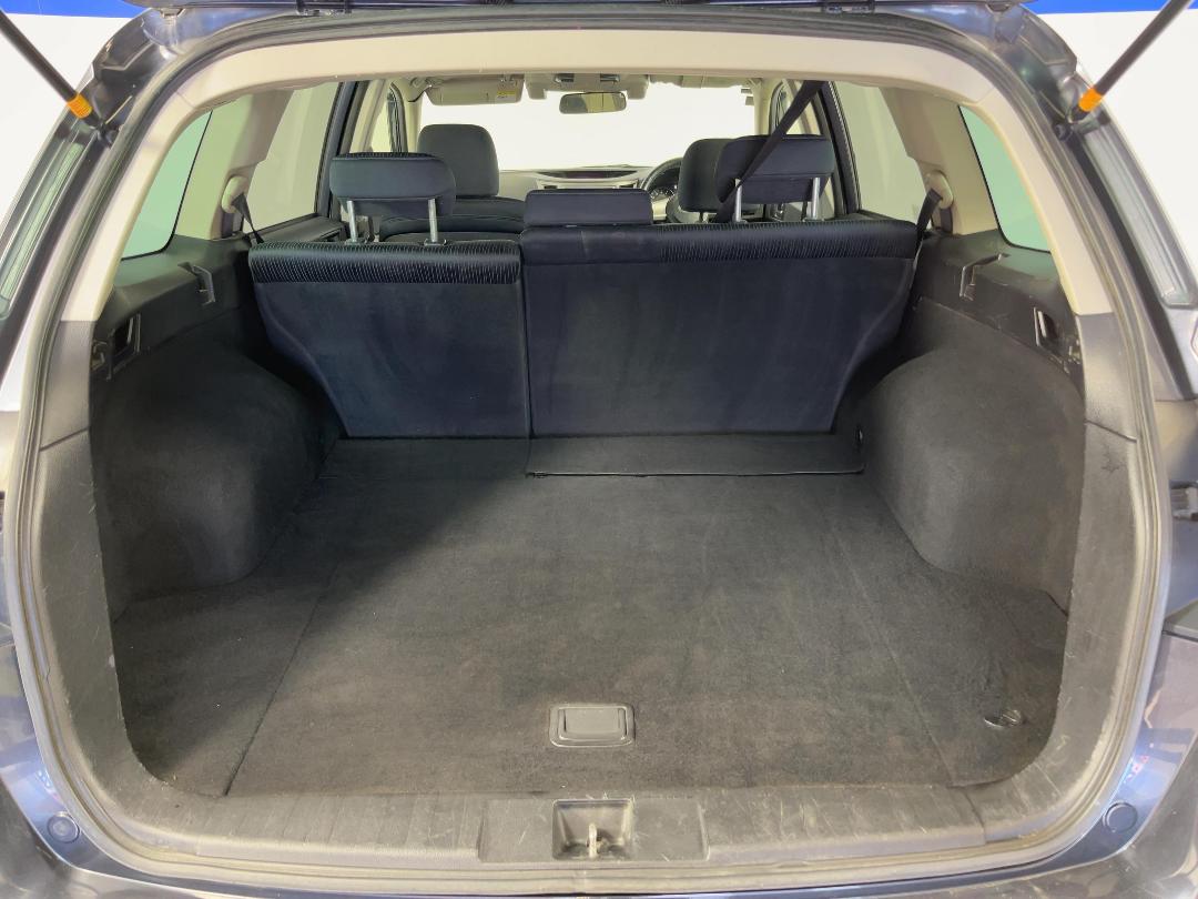 Photo '14' of Subaru Legacy