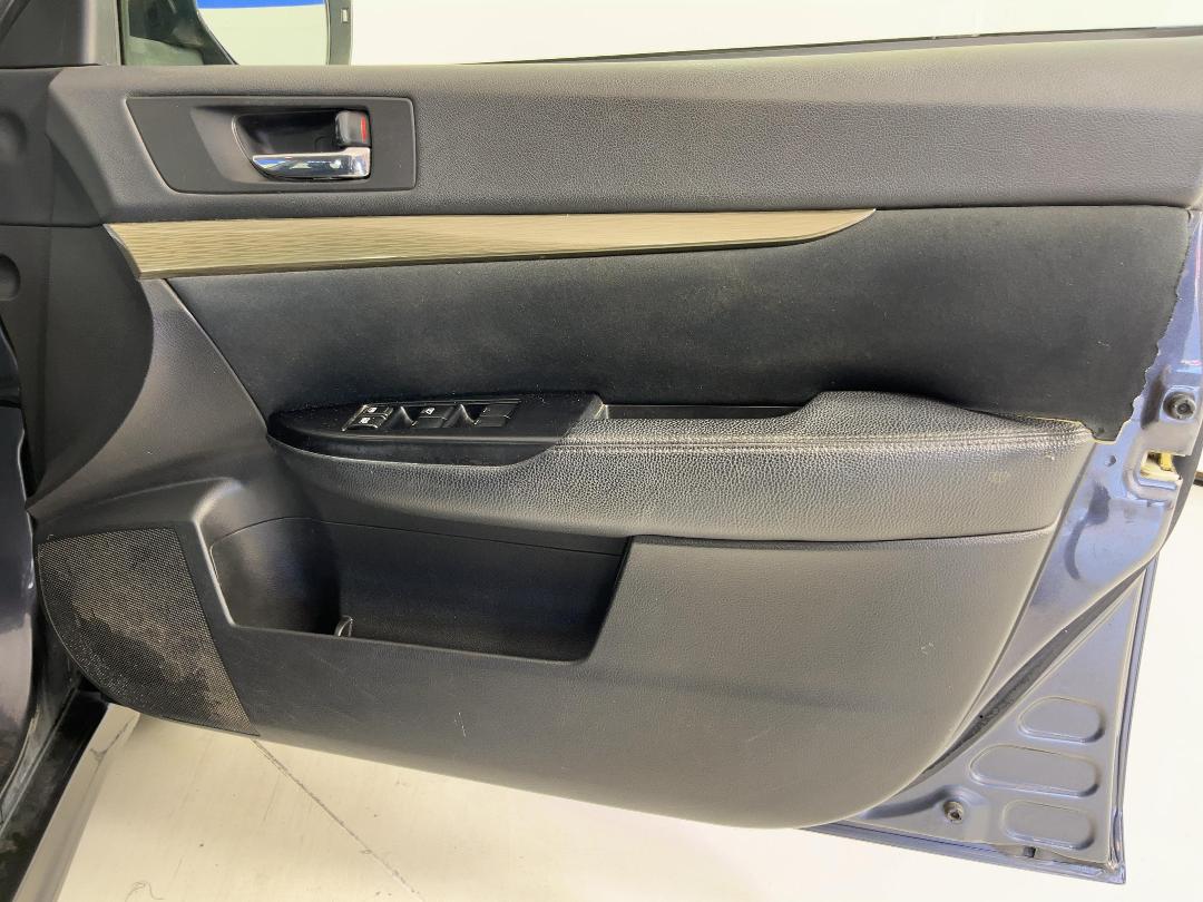 Photo '15' of Subaru Legacy