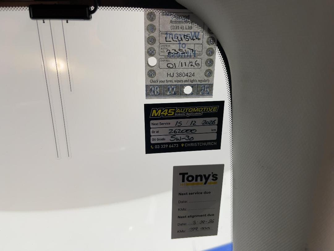 Photo '24' of Subaru Legacy