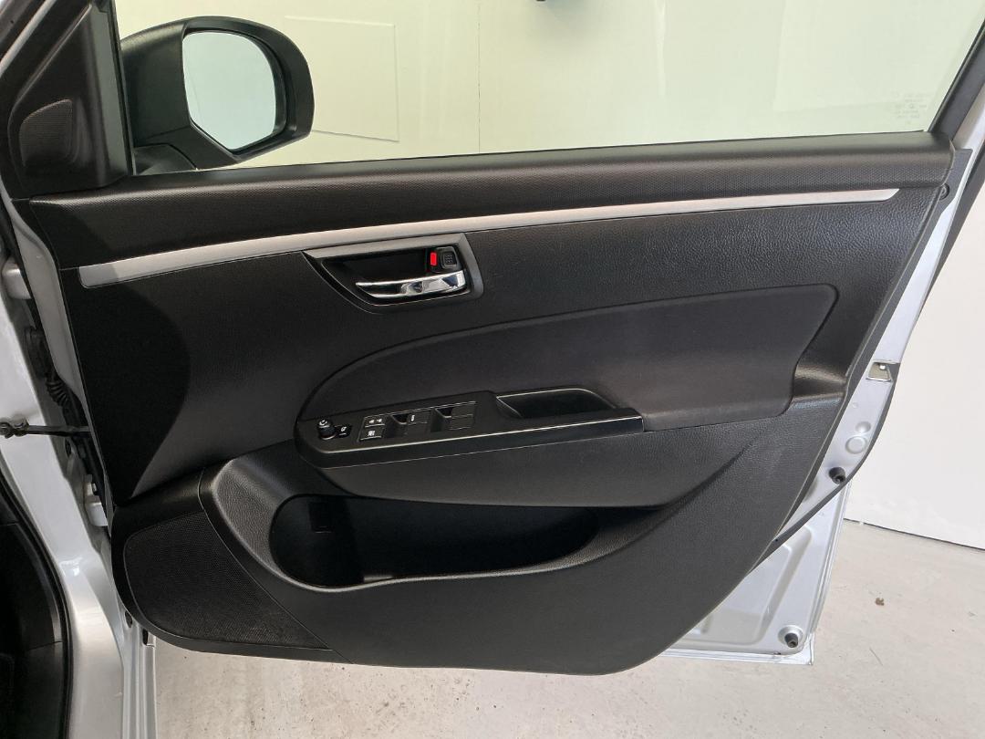 Photo '15' of Suzuki Swift Photo '15' of Suzuki Swift