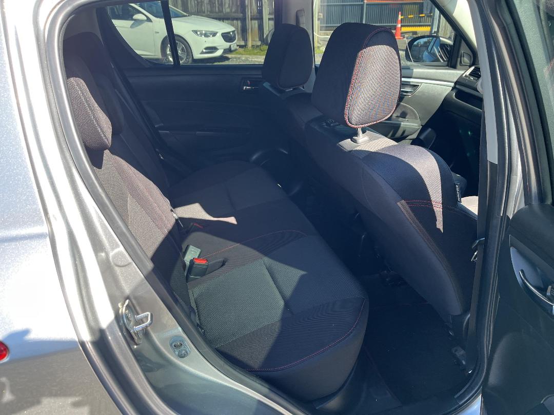 Photo '18' of Suzuki Swift Sport