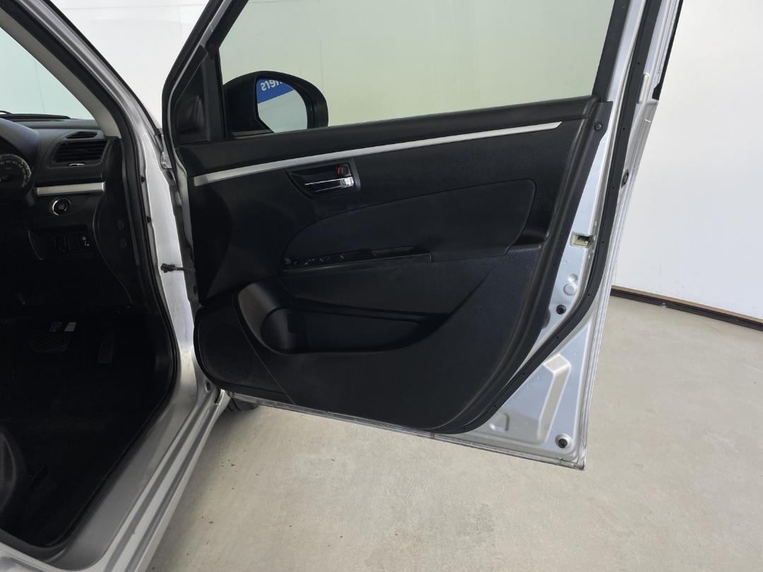 Photo '15' of Suzuki Swift