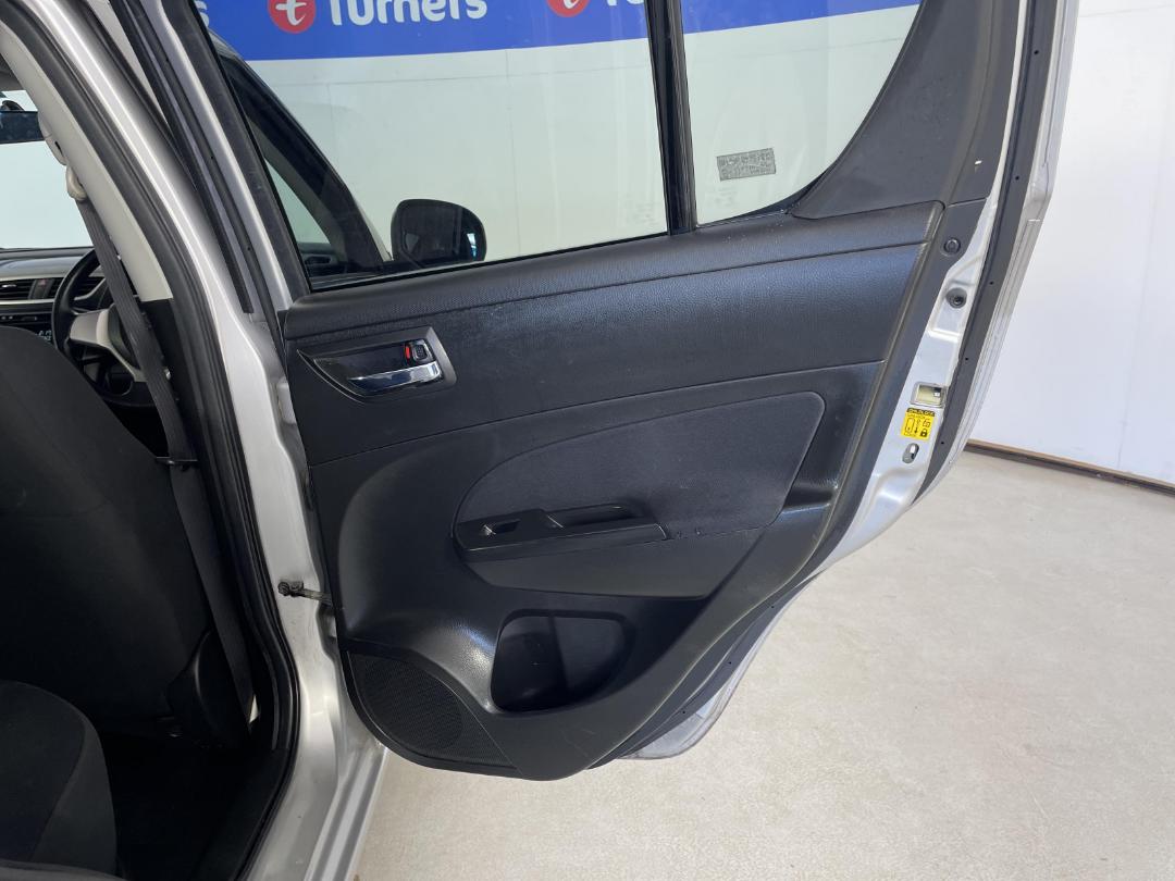 Photo '19' of Suzuki Swift