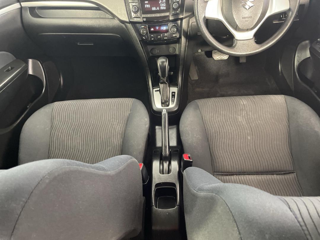 Photo '18' of Suzuki Swift