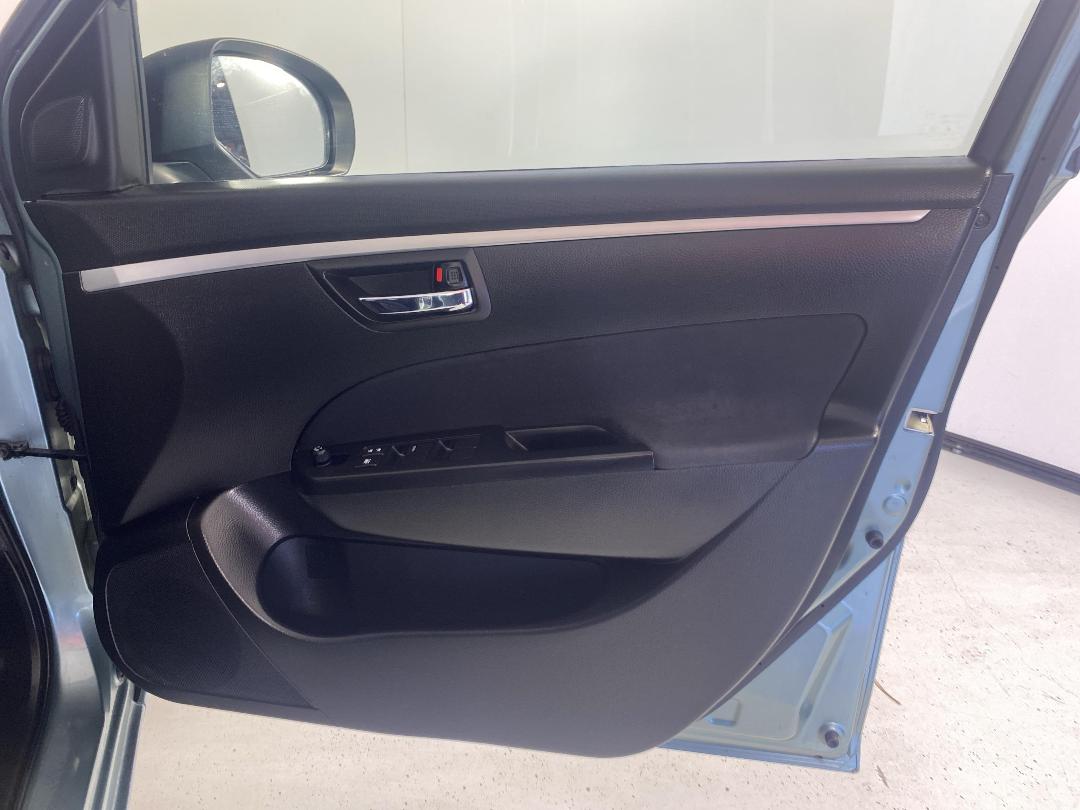 Photo '15' of Suzuki Swift