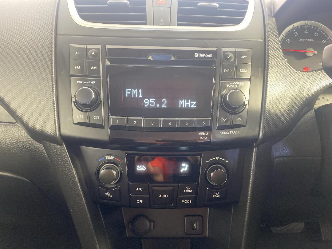 Photo '18' of Suzuki Swift