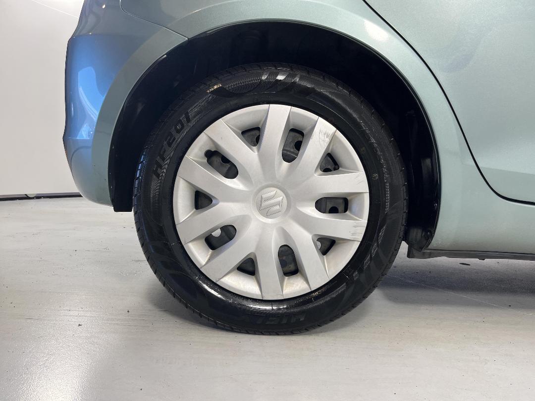 Photo '12' of Suzuki Swift Photo '12' of Suzuki Swift