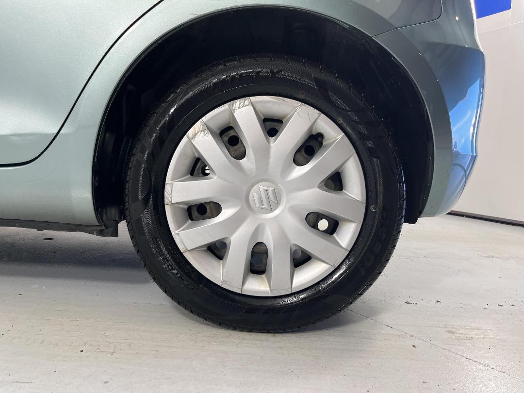 Photo '11' of Suzuki Swift Photo '11' of Suzuki Swift