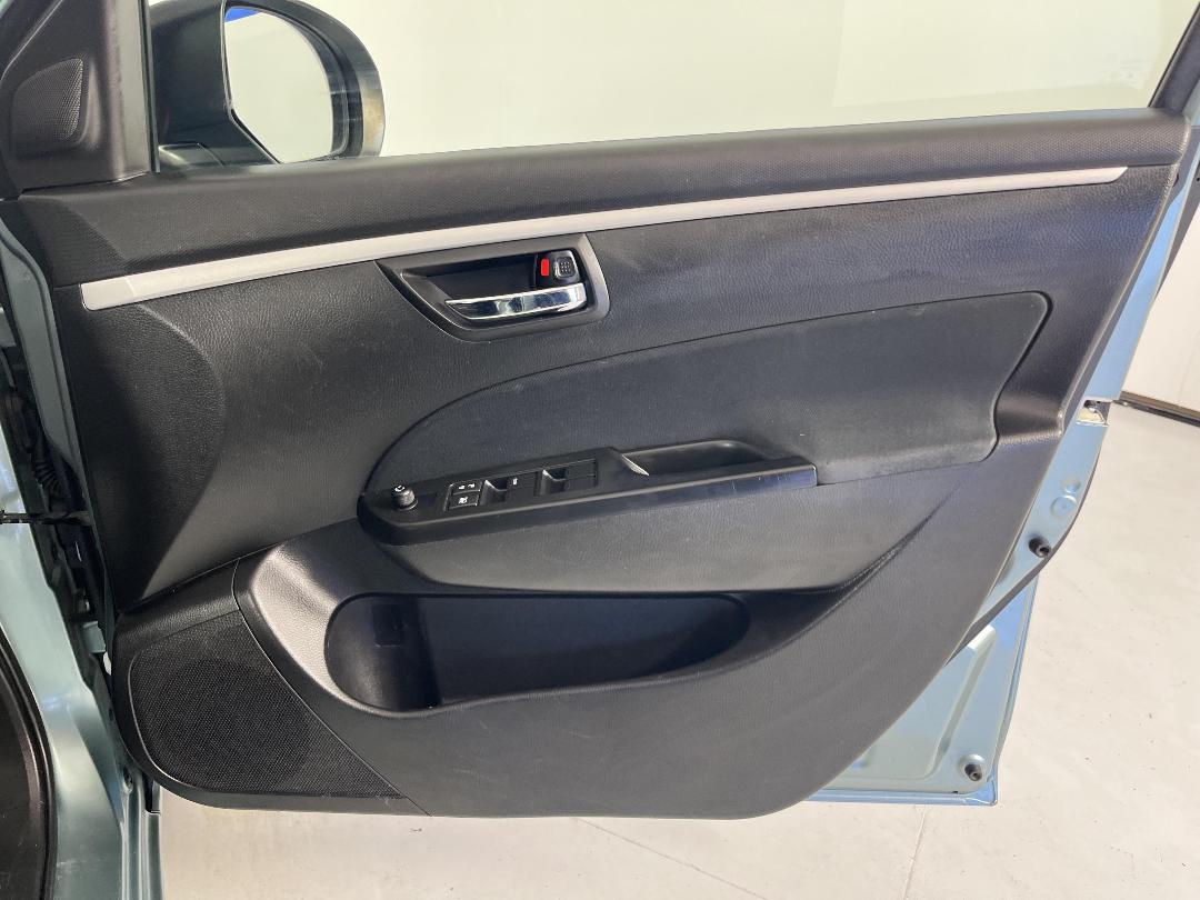 Photo '15' of Suzuki Swift Photo '15' of Suzuki Swift