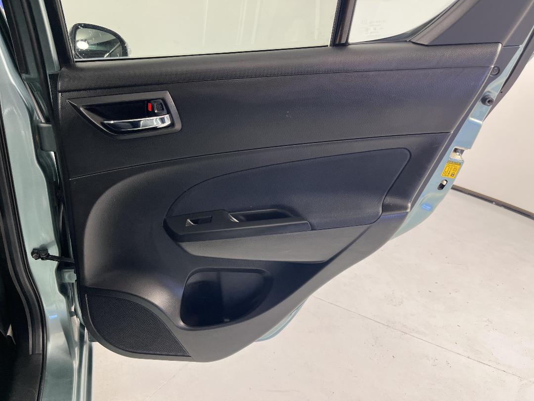 Photo '19' of Suzuki Swift Photo '19' of Suzuki Swift