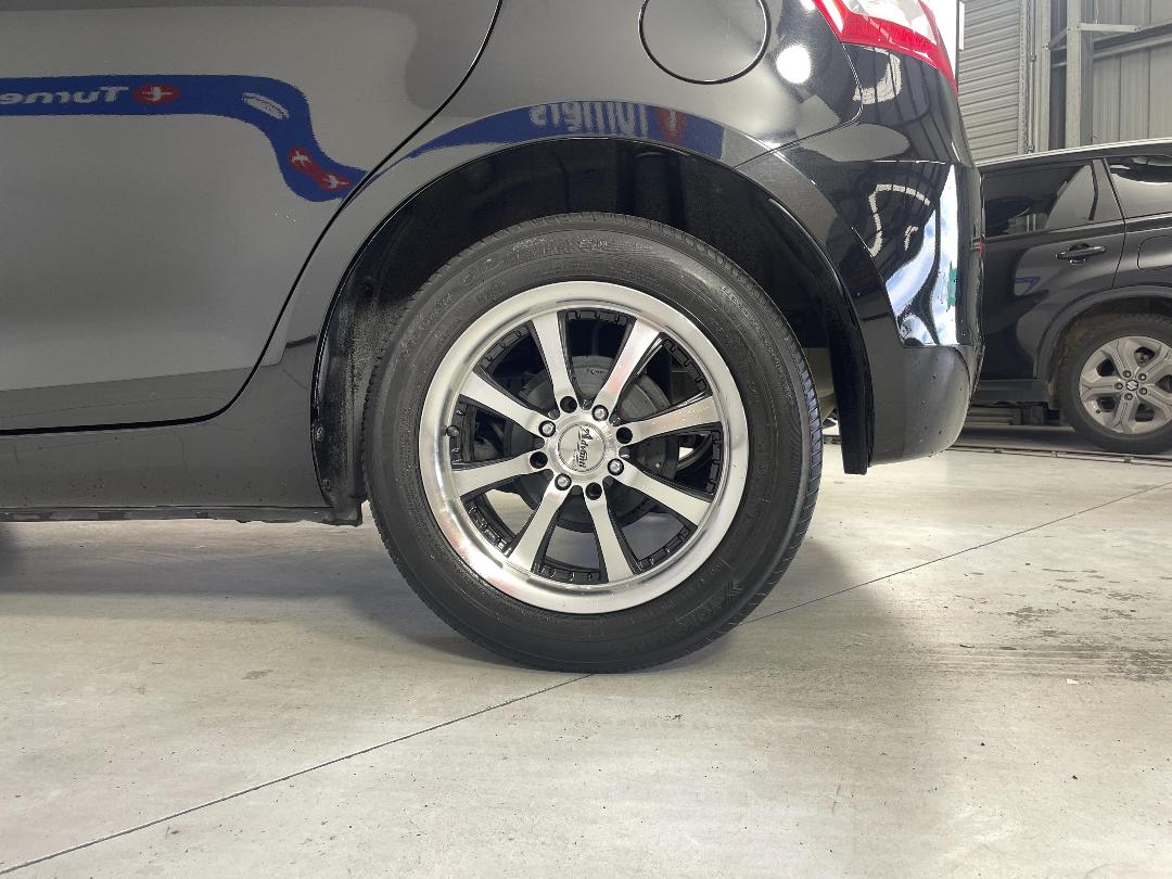 Photo '11' of Suzuki Swift