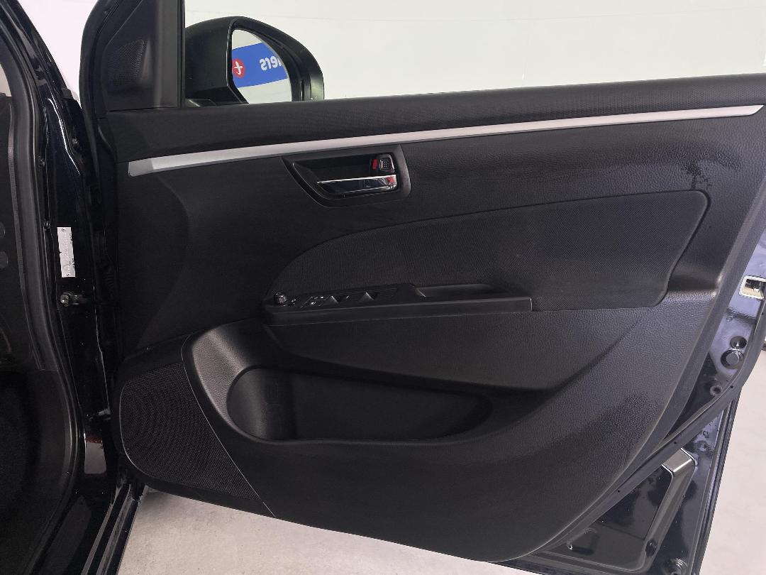 Photo '15' of Suzuki Swift