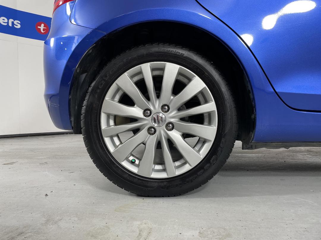 Photo '12' of Suzuki Swift