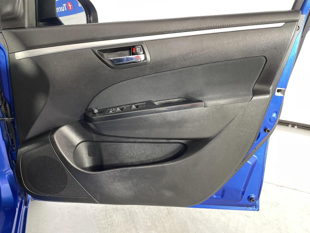 Photo '15' of Suzuki Swift