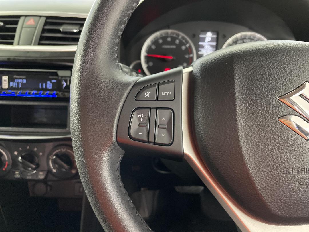 Photo '25' of Suzuki Swift