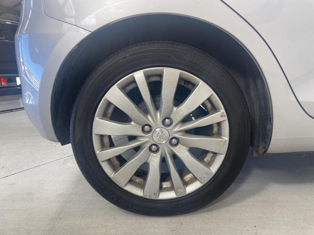 Photo '12' of Suzuki Swift