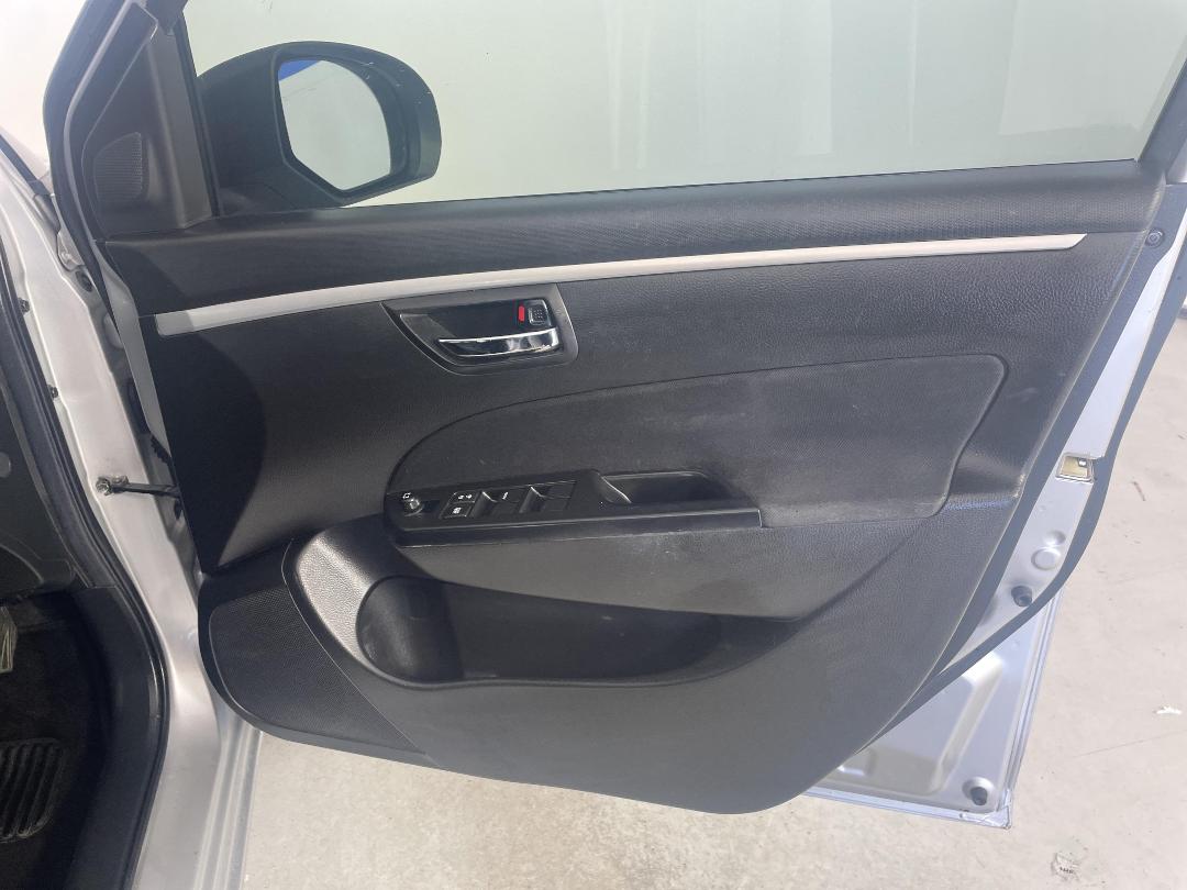 Photo '15' of Suzuki Swift