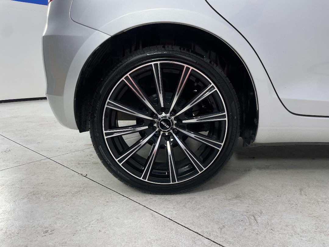 Photo '12' of Suzuki Swift