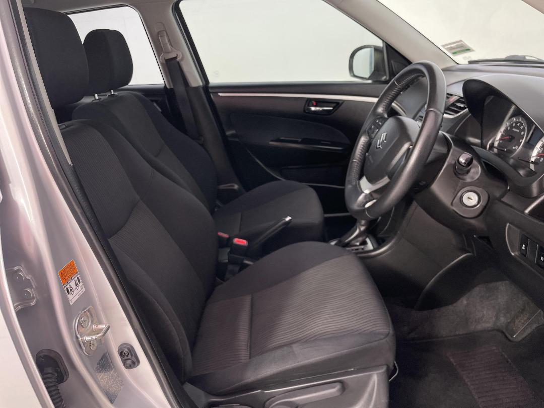 Photo '16' of Suzuki Swift