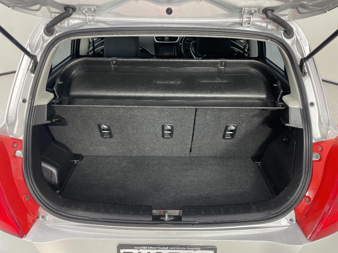 Photo '14' of Suzuki Swift