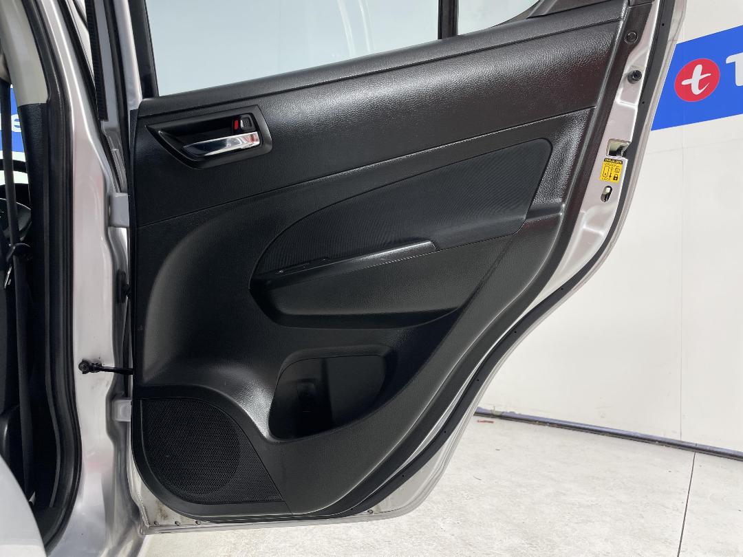 Photo '19' of Suzuki Swift