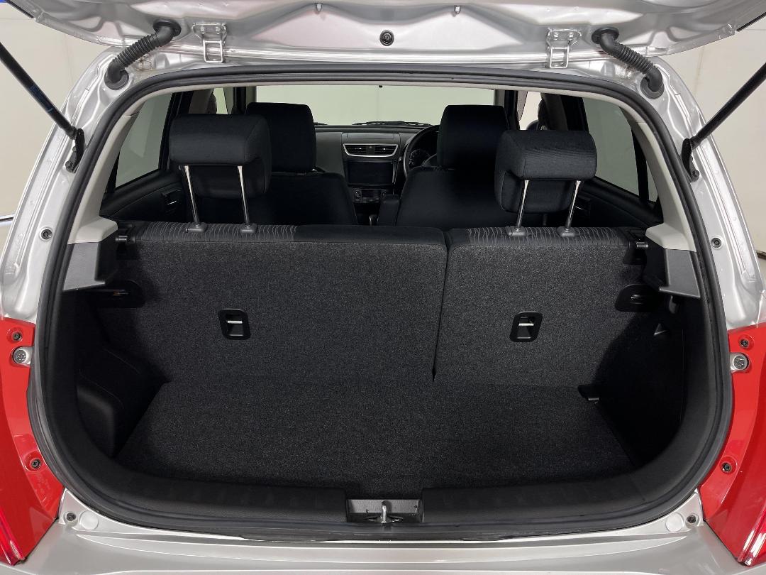 Photo '14' of Suzuki Swift Photo '14' of Suzuki Swift