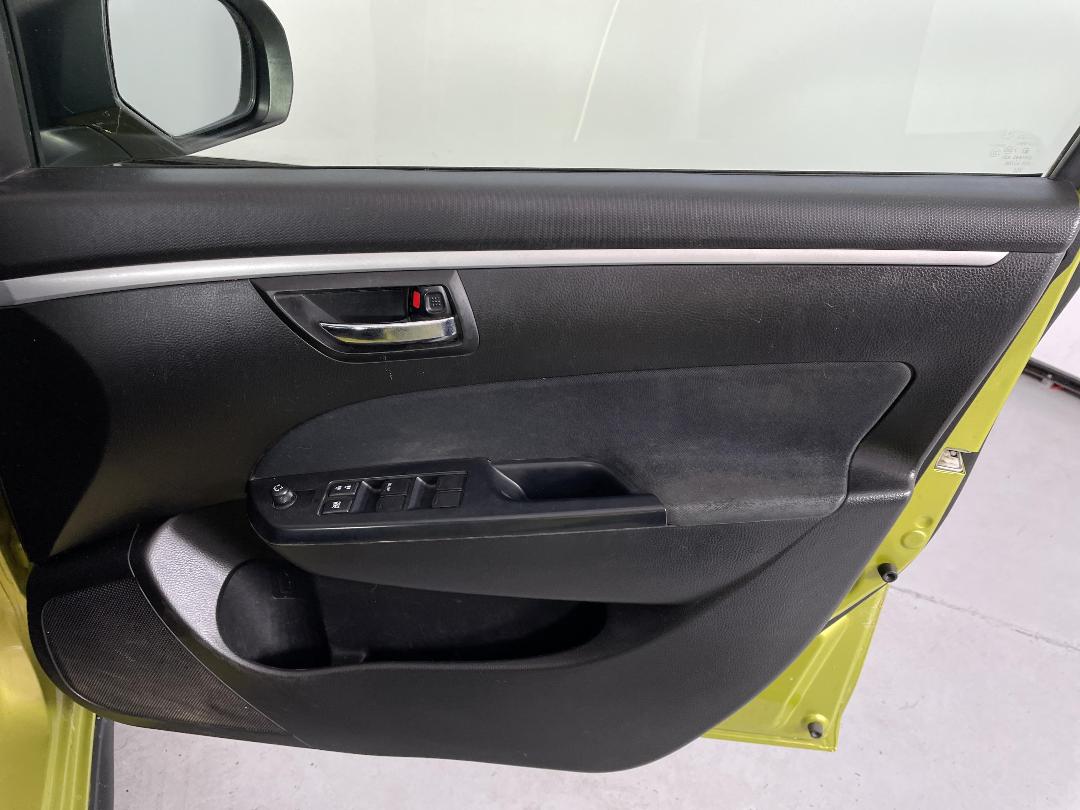 Photo '15' of Suzuki Swift