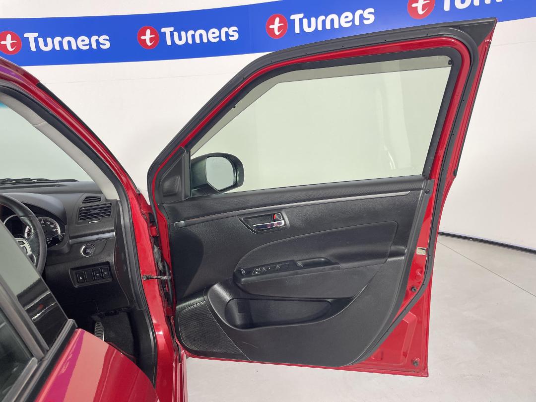 Photo '15' of Suzuki Swift