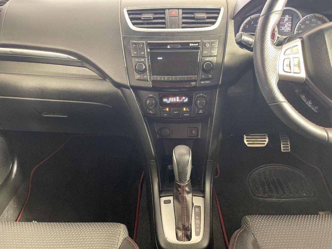 Photo '18' of Suzuki Swift