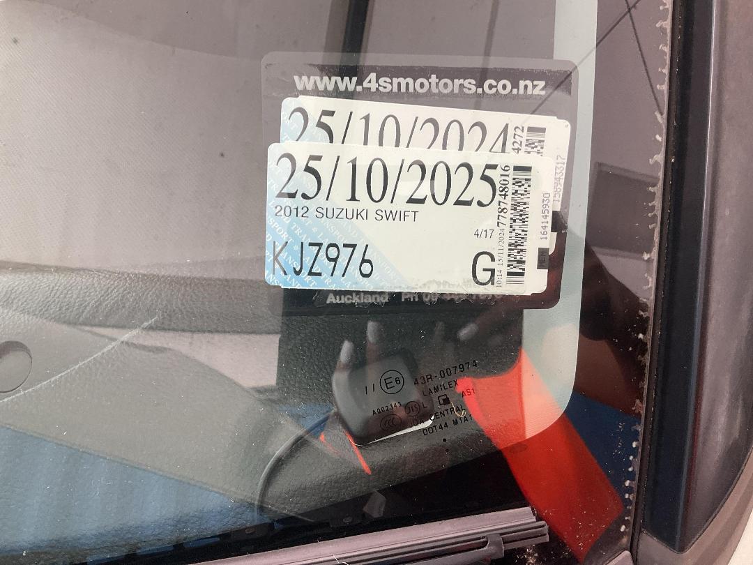 Photo '15' of Suzuki Swift