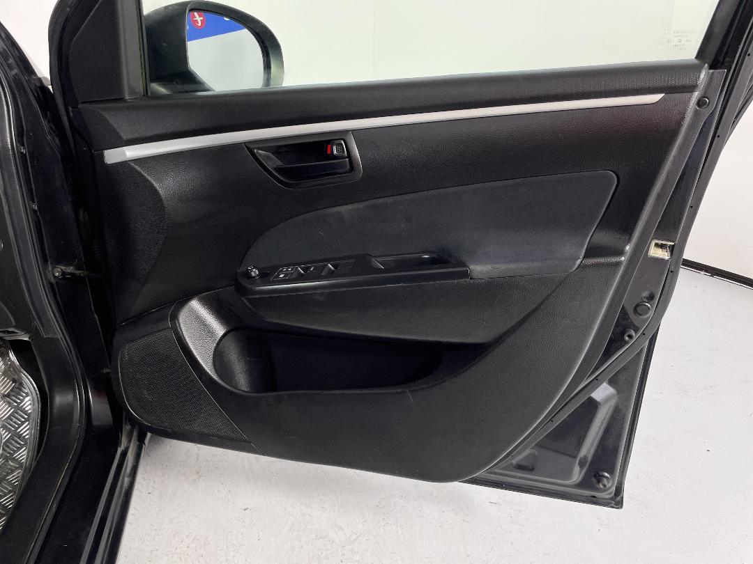 Photo '15' of Suzuki Swift