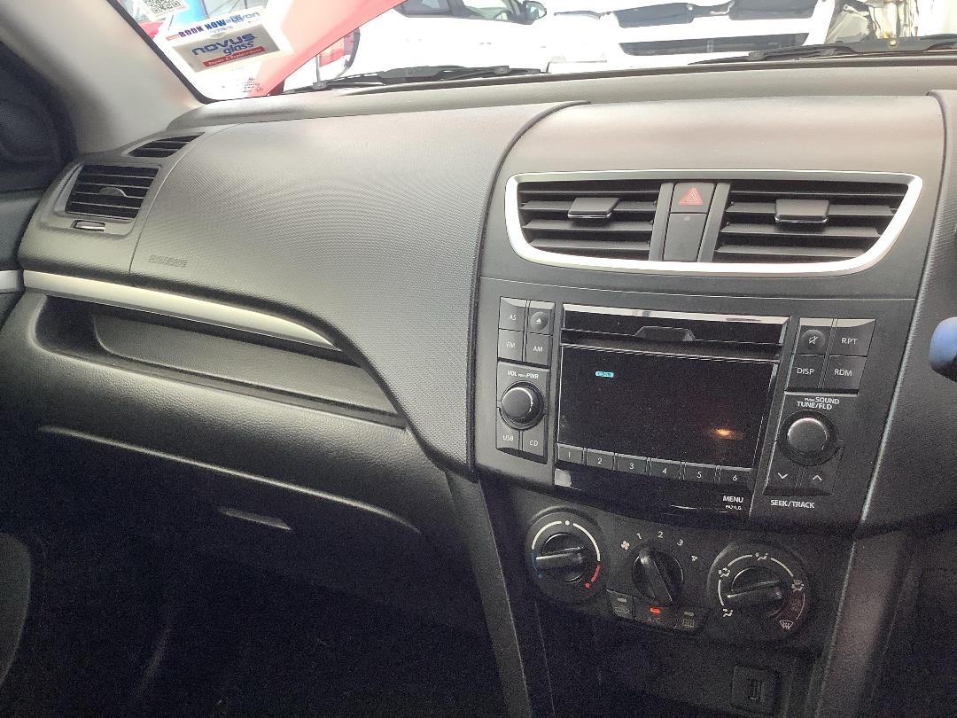 Photo '15' of Suzuki Swift Ltda